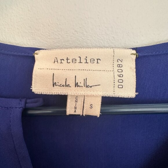 Nicole Miller Atelier Bell Sleeve Sapphire Blue Blouse, size Small - Picture 2 of 11